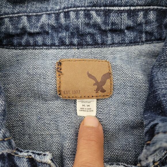 Y2k American Eagle jean jacket size Medium light wash Distressed cropped - Picture 5 of 9